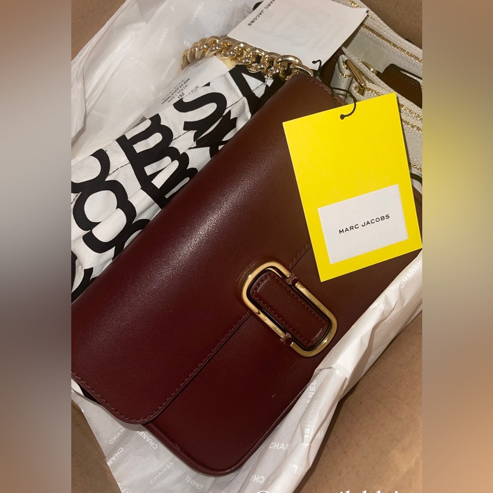 Marc Jacobs J Bag in gorgeous maroon color.Size Small! - Picture 1 of 2